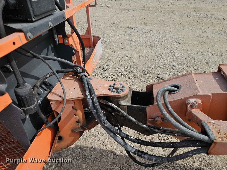 image for item EO8584 2008 JLG 600S boom lift