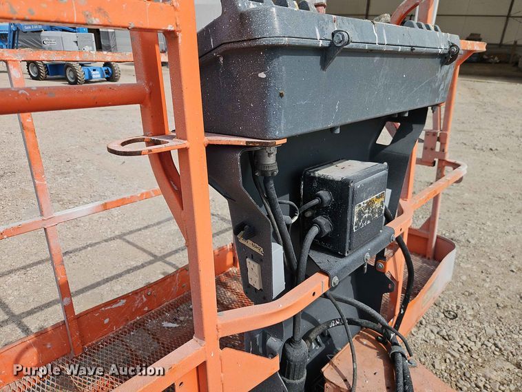 image for item EO8584 2008 JLG 600S boom lift