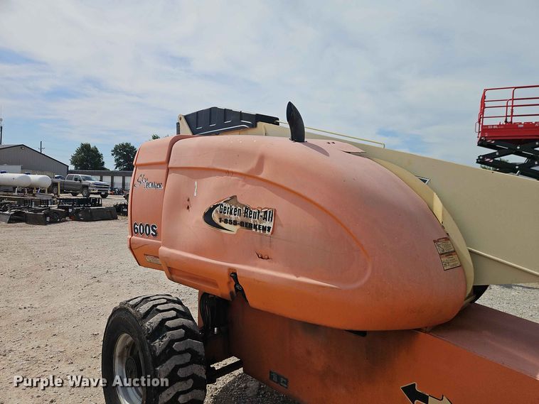 image for item EO8584 2008 JLG 600S boom lift