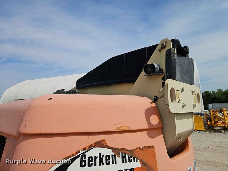 image for item EO8584 2008 JLG 600S boom lift