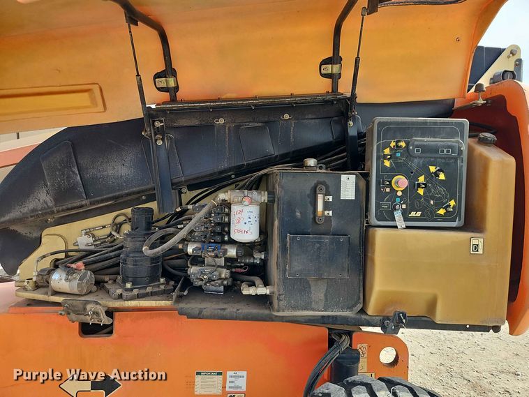 image for item EO8584 2008 JLG 600S boom lift