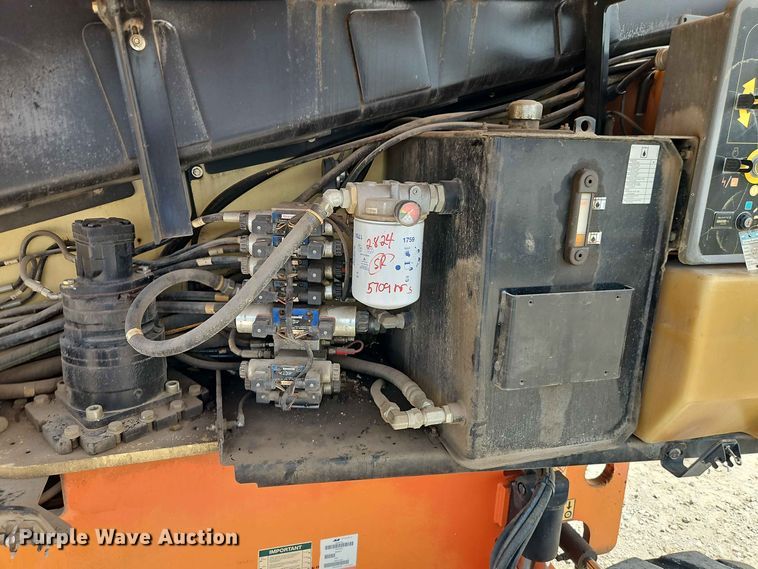 image for item EO8584 2008 JLG 600S boom lift