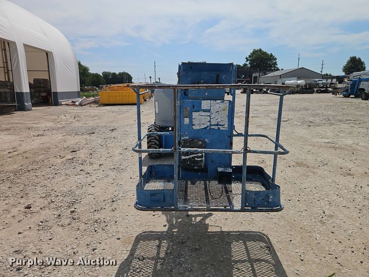 image for item EO8585 2008 Genie Z-34/22 boom lift