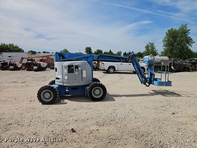 image for item EO8585 2008 Genie Z-34/22 boom lift