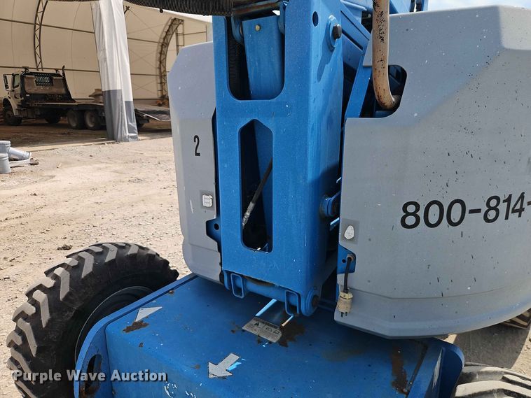 image for item EO8585 2008 Genie Z-34/22 boom lift