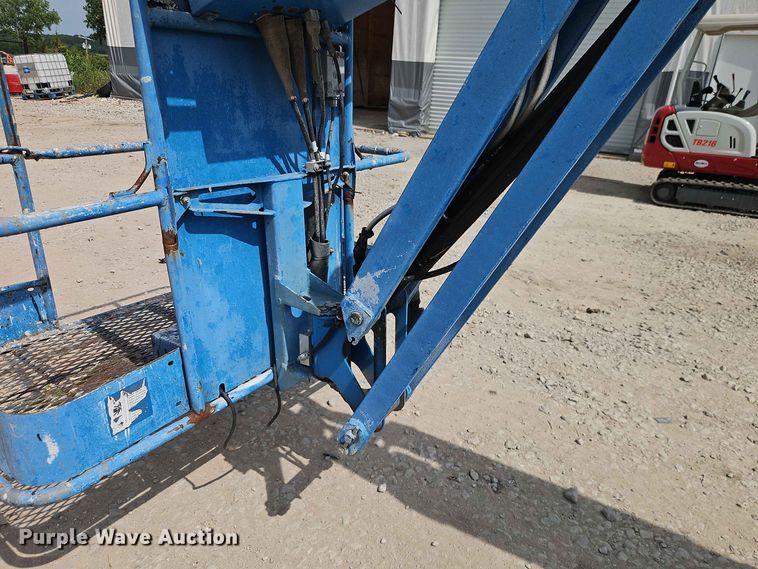 image for item EO8585 2008 Genie Z-34/22 boom lift