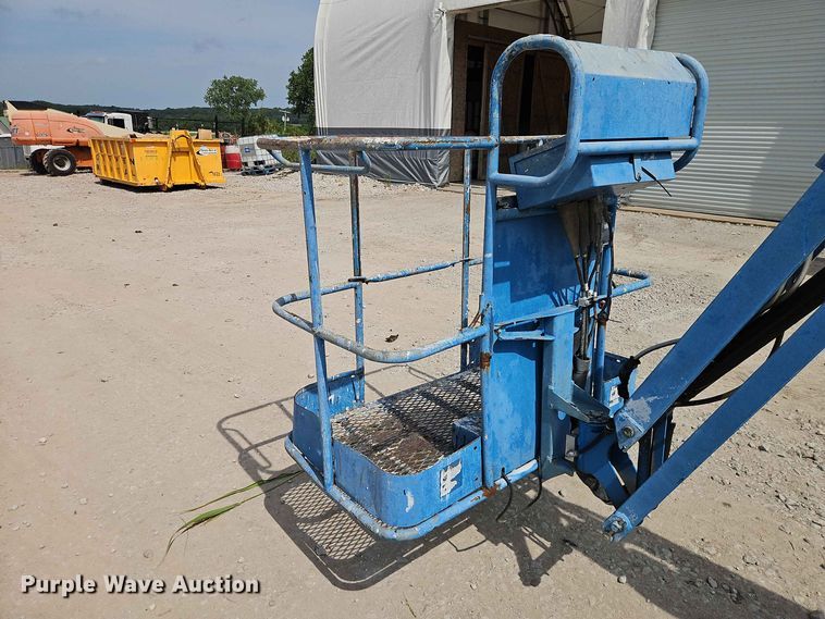 image for item EO8585 2008 Genie Z-34/22 boom lift