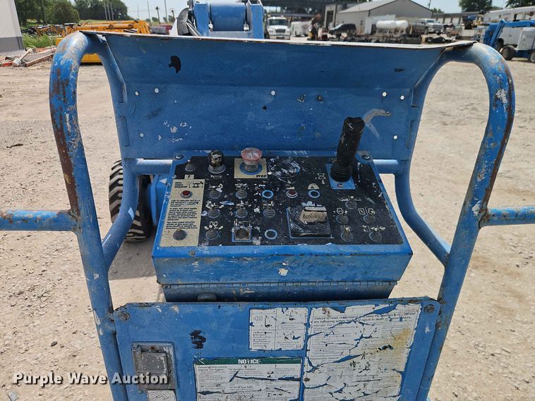 image for item EO8585 2008 Genie Z-34/22 boom lift