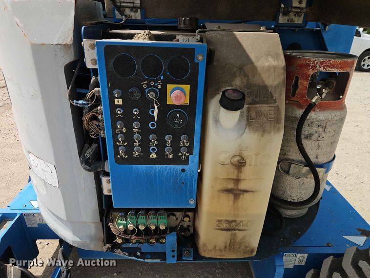 image for item EO8585 2008 Genie Z-34/22 boom lift