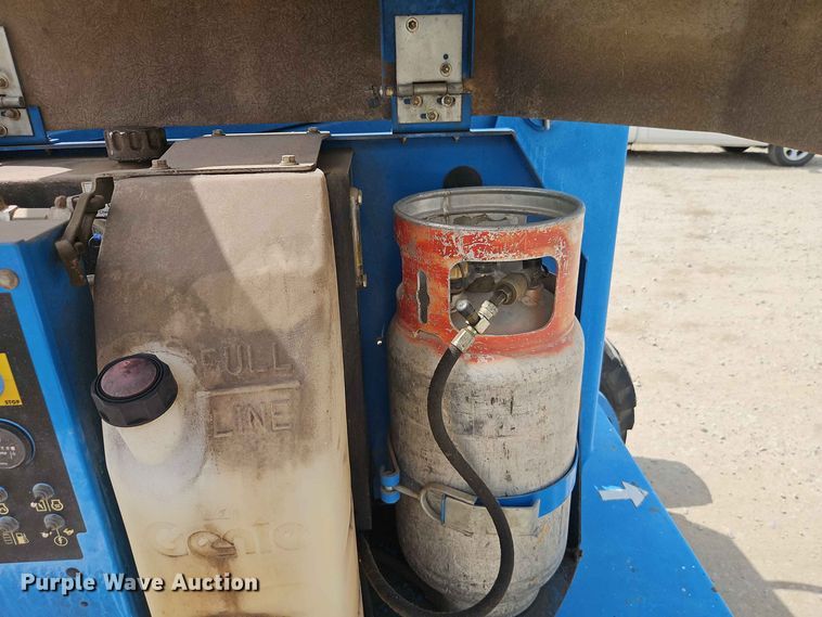 image for item EO8585 2008 Genie Z-34/22 boom lift