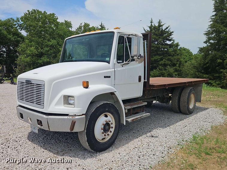 2002 Freightliner FL70 flatbed truck