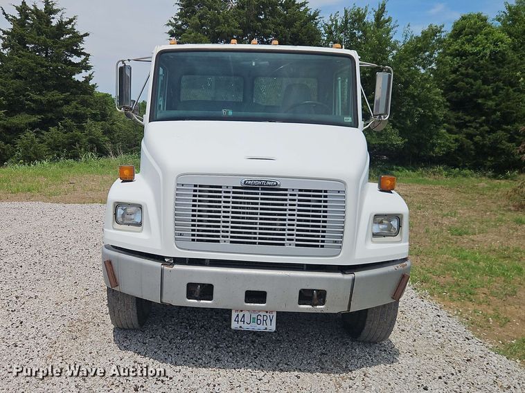 image for item EO8589 2002 Freightliner FL70 flatbed truck