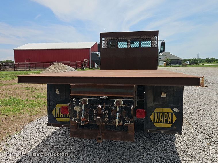 image for item EO8589 2002 Freightliner FL70 flatbed truck