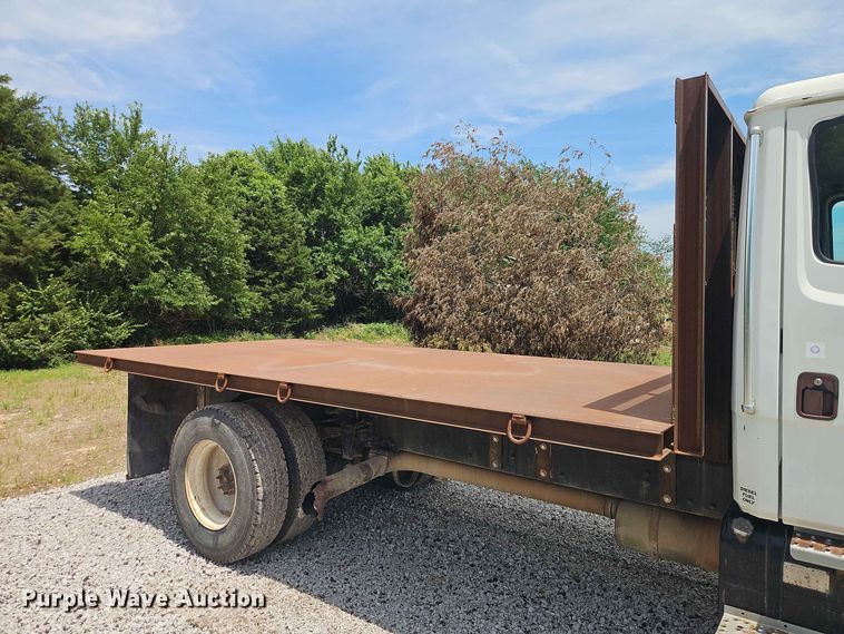 image for item EO8589 2002 Freightliner FL70 flatbed truck