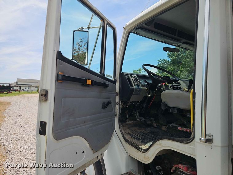 image for item EO8589 2002 Freightliner FL70 flatbed truck