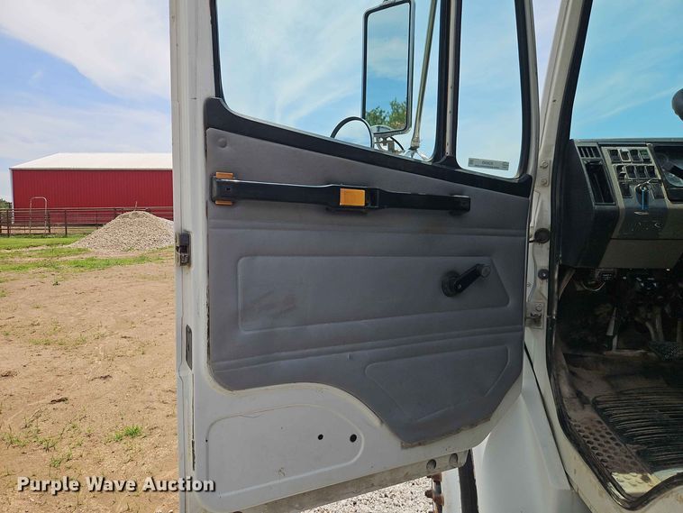 image for item EO8589 2002 Freightliner FL70 flatbed truck