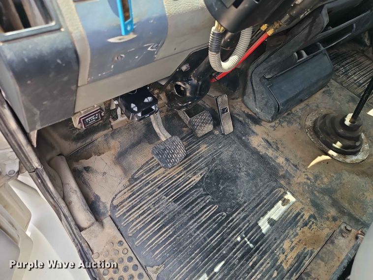 image for item EO8589 2002 Freightliner FL70 flatbed truck