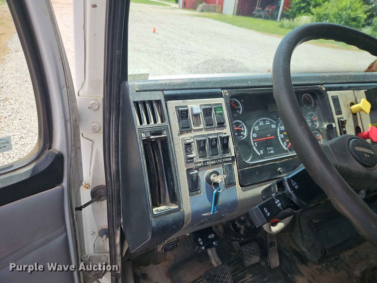 image for item EO8589 2002 Freightliner FL70 flatbed truck
