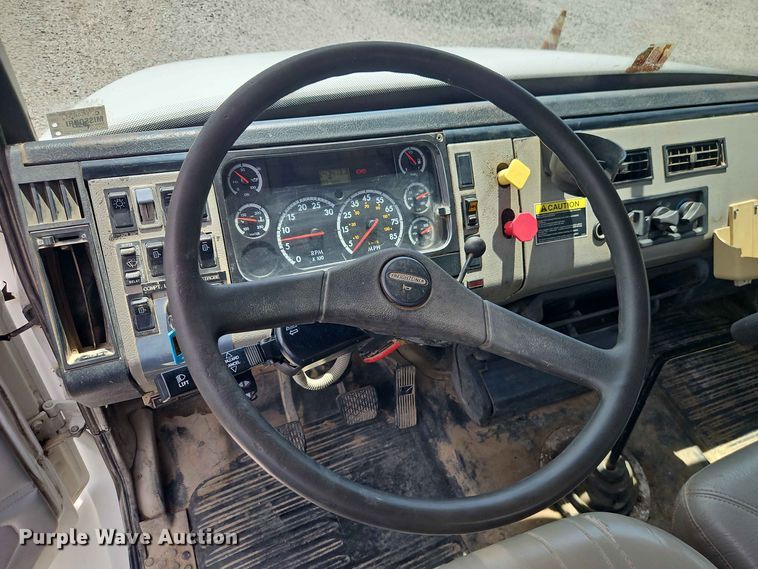 image for item EO8589 2002 Freightliner FL70 flatbed truck