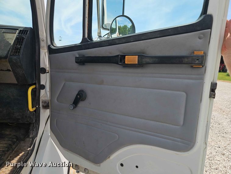 image for item EO8589 2002 Freightliner FL70 flatbed truck