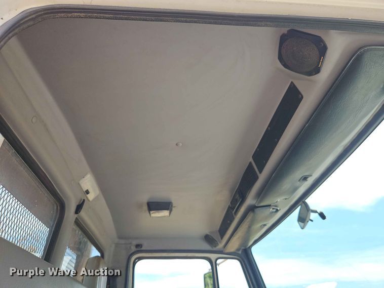 image for item EO8589 2002 Freightliner FL70 flatbed truck