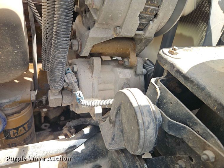 image for item EO8589 2002 Freightliner FL70 flatbed truck