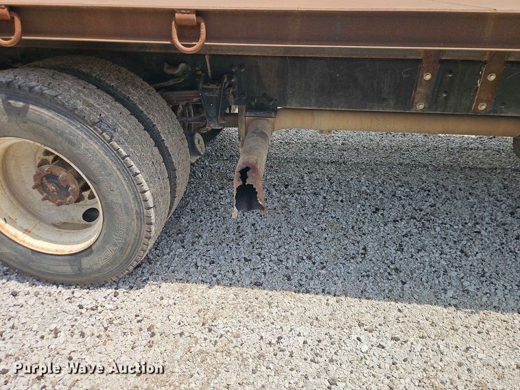 image for item EO8589 2002 Freightliner FL70 flatbed truck