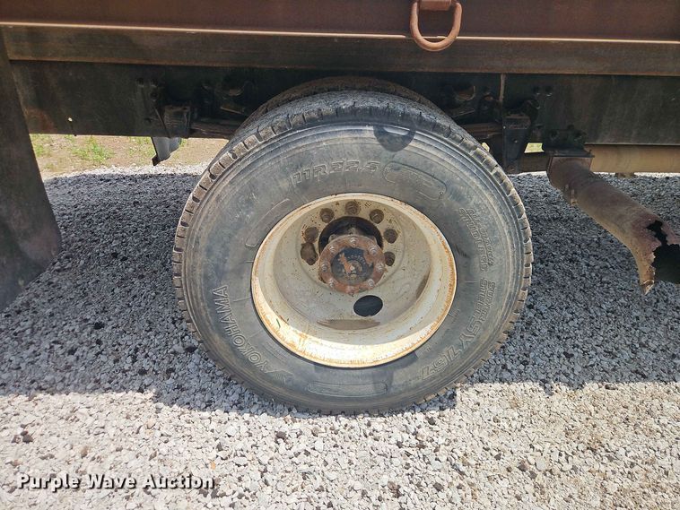 image for item EO8589 2002 Freightliner FL70 flatbed truck