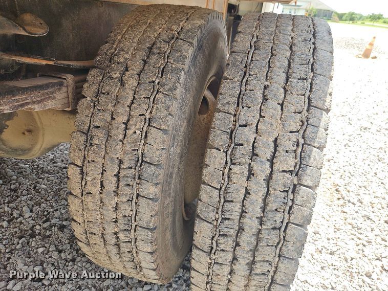 image for item EO8589 2002 Freightliner FL70 flatbed truck