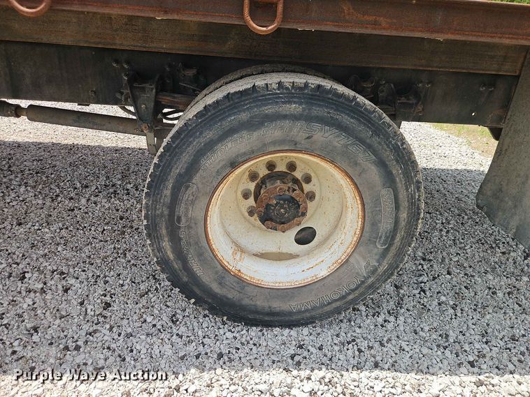 image for item EO8589 2002 Freightliner FL70 flatbed truck