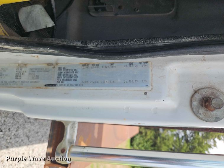 image for item EO8589 2002 Freightliner FL70 flatbed truck