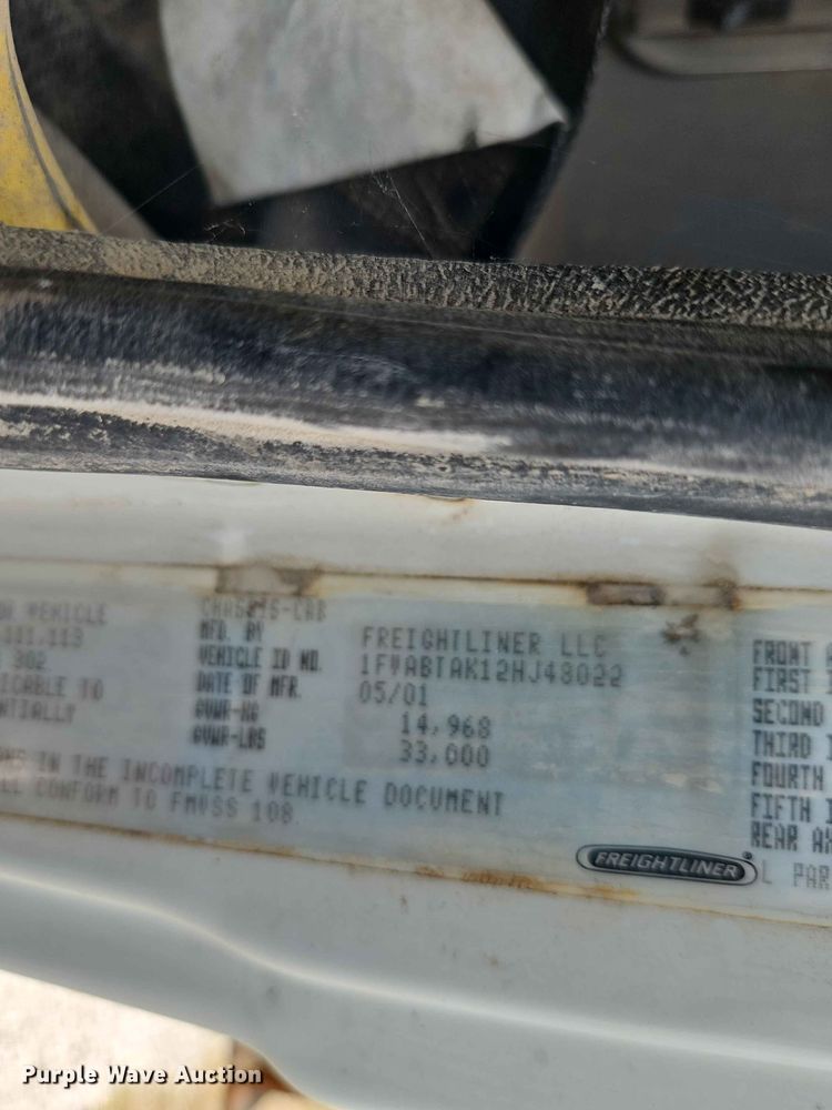 image for item EO8589 2002 Freightliner FL70 flatbed truck
