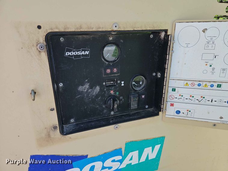 image for item EO8590 2013 Doosan VHP400WJD-FX-T3 air compressor