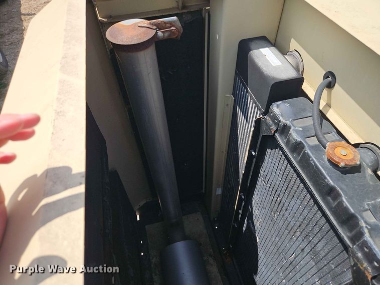 image for item EO8590 2013 Doosan VHP400WJD-FX-T3 air compressor
