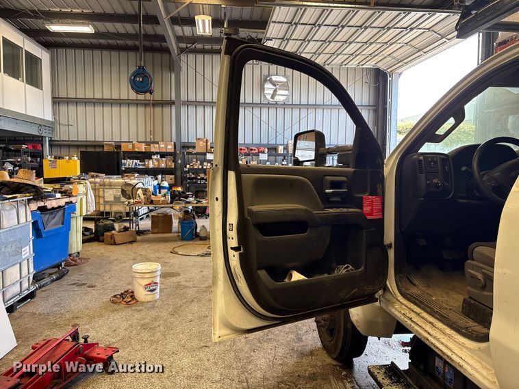 image for item EP3006 2021 Chevrolet GM515 Crew Cab flatbed truck