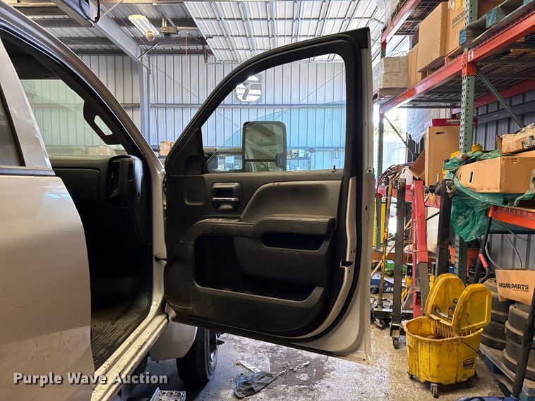 image for item EP3006 2021 Chevrolet GM515 Crew Cab flatbed truck