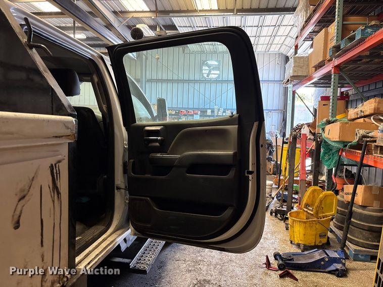 image for item EP3006 2021 Chevrolet GM515 Crew Cab flatbed truck
