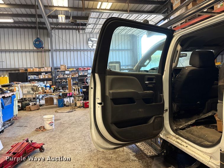 image for item EP3006 2021 Chevrolet GM515 Crew Cab flatbed truck