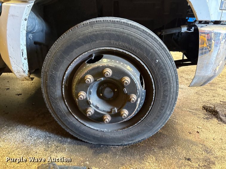 image for item EP3006 2021 Chevrolet GM515 Crew Cab flatbed truck