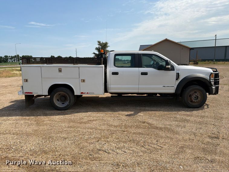 image for item ER1821 2020 Ford F450 Super Duty Crew Cab utility / service truck
