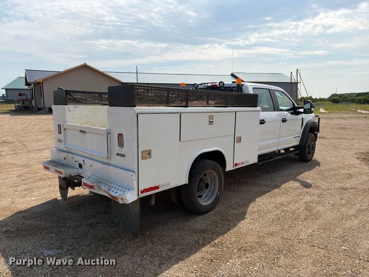 image for item ER1821 2020 Ford F450 Super Duty Crew Cab utility / service truck