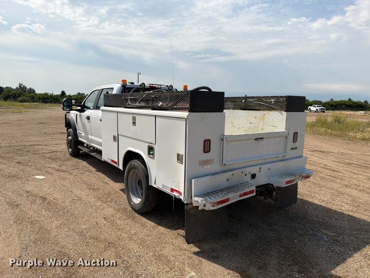 image for item ER1821 2020 Ford F450 Super Duty Crew Cab utility / service truck