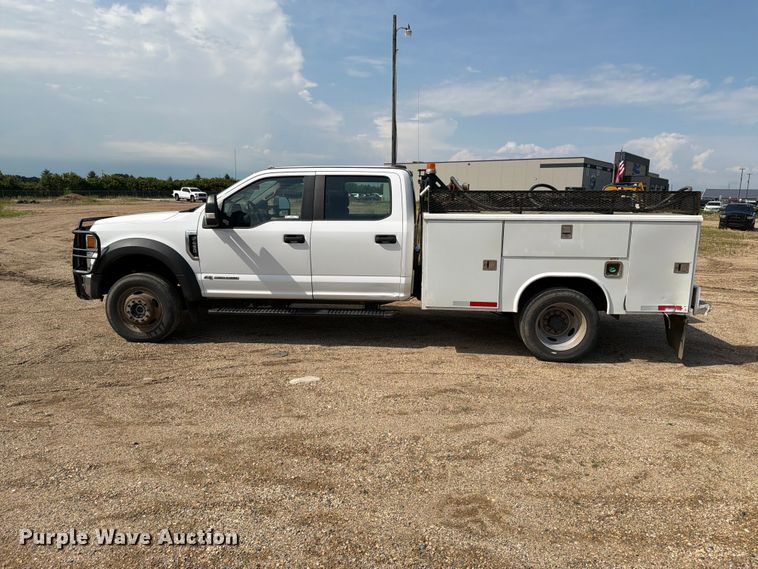 image for item ER1821 2020 Ford F450 Super Duty Crew Cab utility / service truck