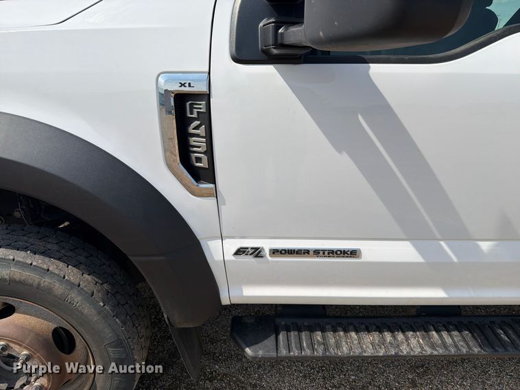 image for item ER1821 2020 Ford F450 Super Duty Crew Cab utility / service truck