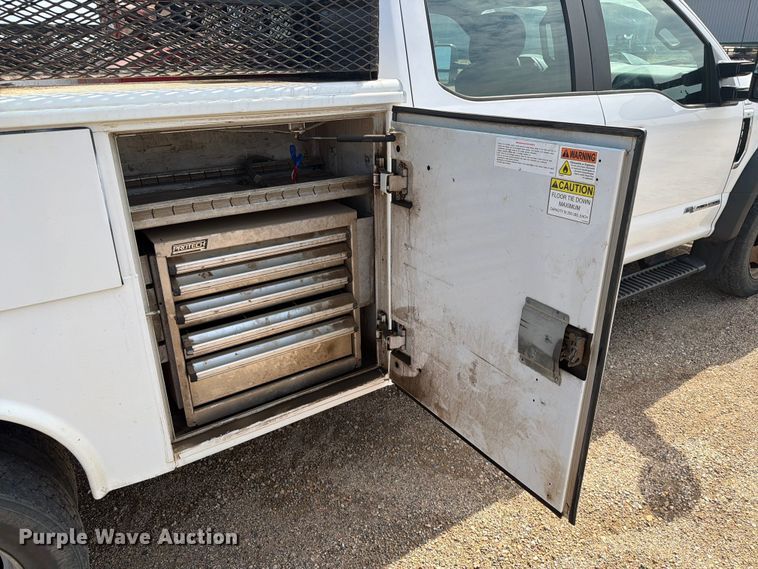 image for item ER1821 2020 Ford F450 Super Duty Crew Cab utility / service truck