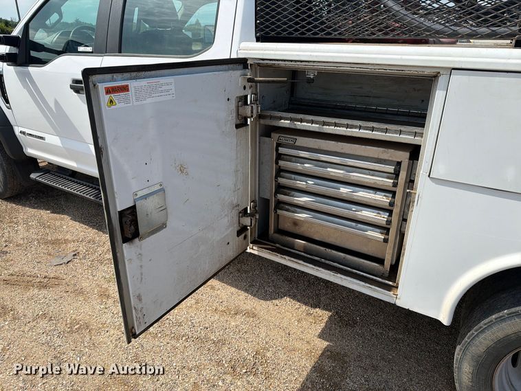 image for item ER1821 2020 Ford F450 Super Duty Crew Cab utility / service truck