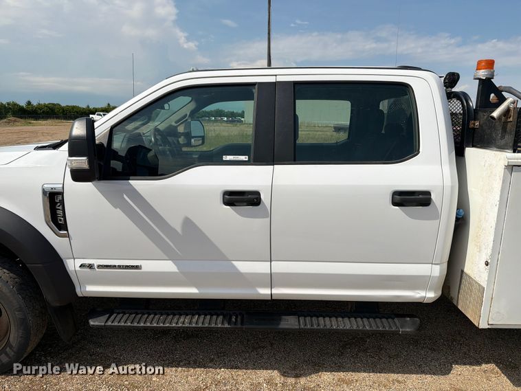 image for item ER1821 2020 Ford F450 Super Duty Crew Cab utility / service truck
