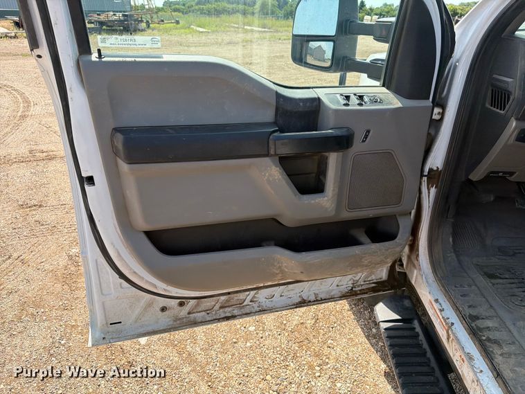 image for item ER1821 2020 Ford F450 Super Duty Crew Cab utility / service truck