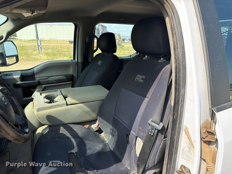 image for item ER1821 2020 Ford F450 Super Duty Crew Cab utility / service truck