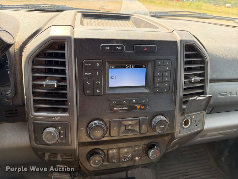 image for item ER1821 2020 Ford F450 Super Duty Crew Cab utility / service truck